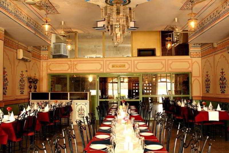 Готель Jaipur Darbar Екстер'єр фото